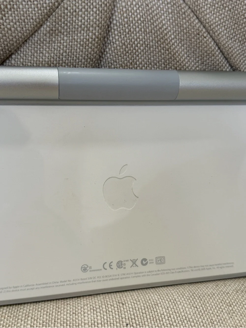 Apple Magic Keyboard Wireless Model A1314 - Works (2)